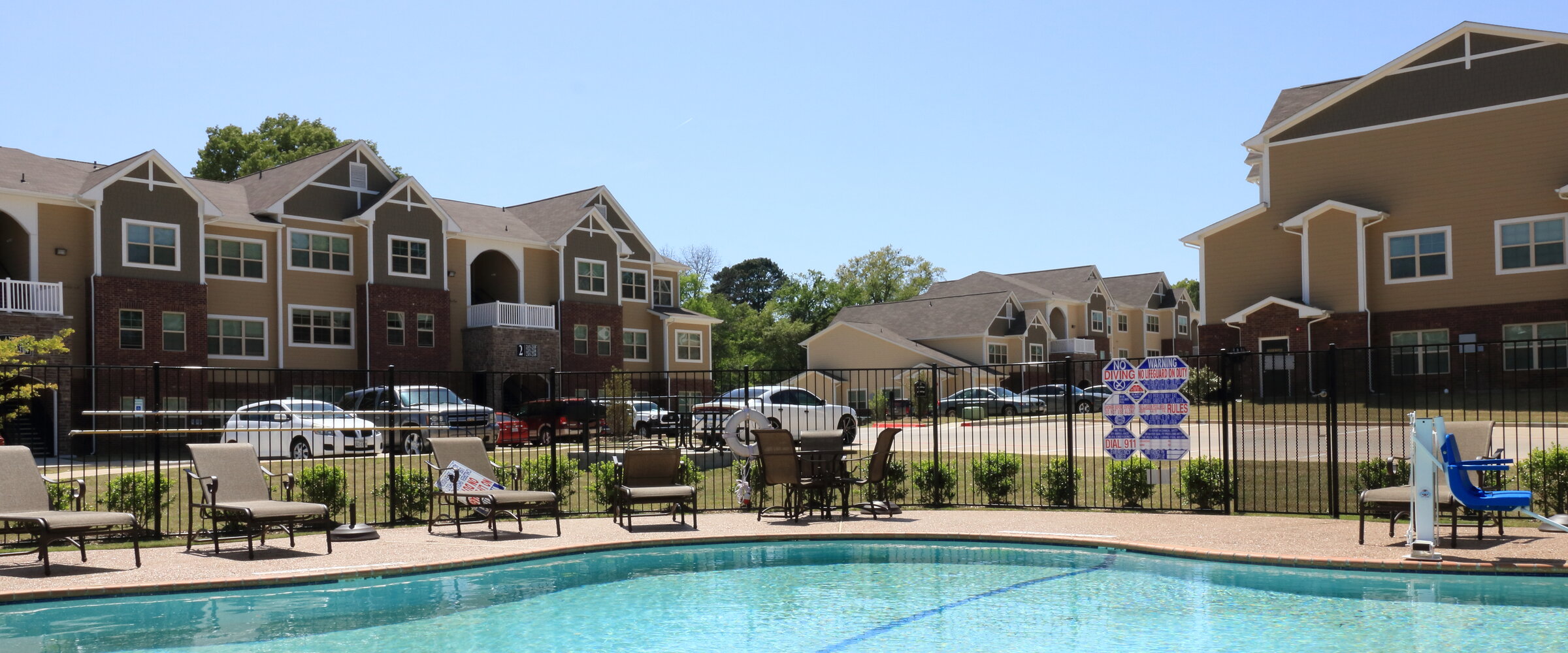 Residences Earl Campbell apartments — pool