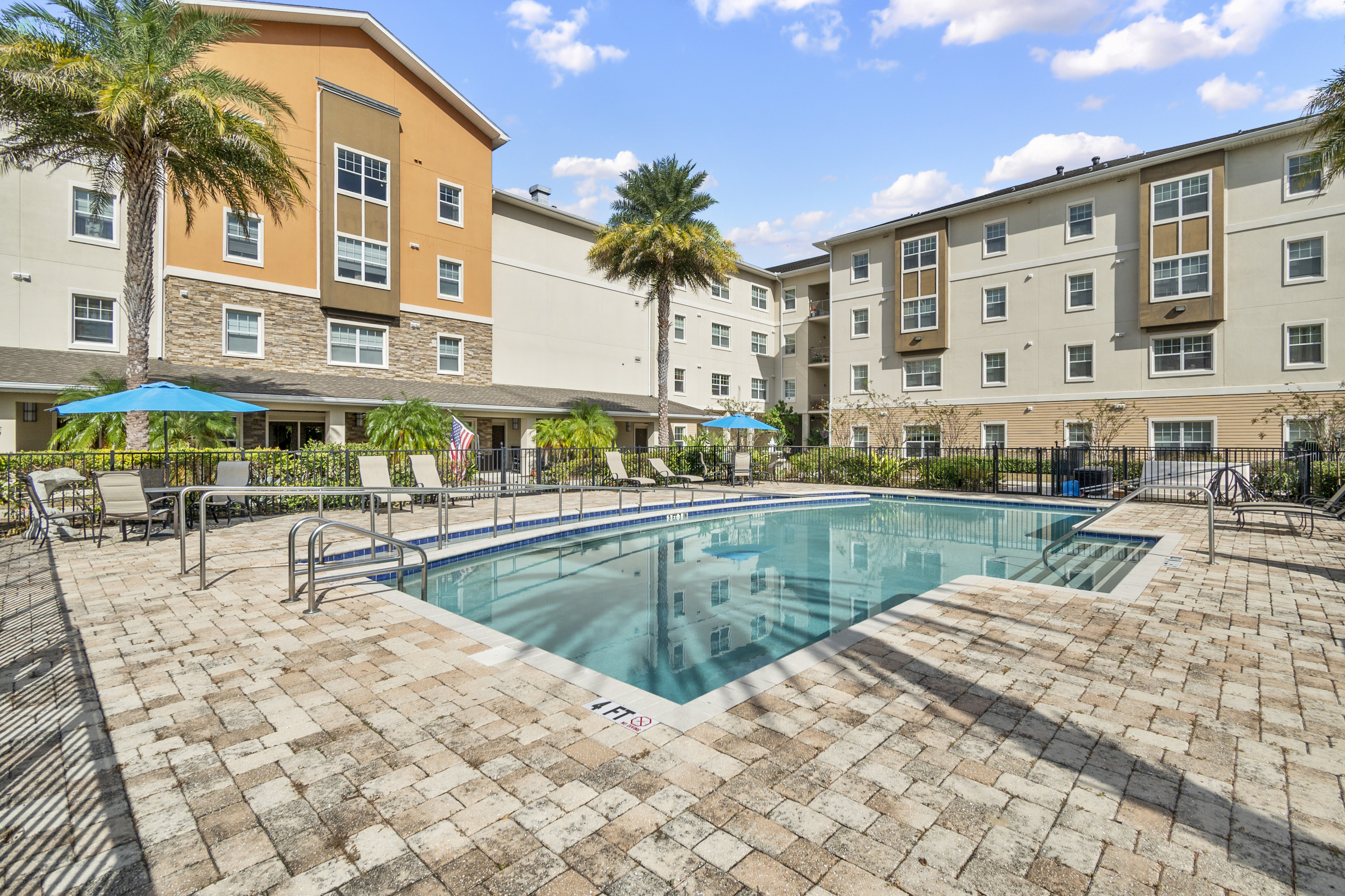 Vista Grand apartments — entrance