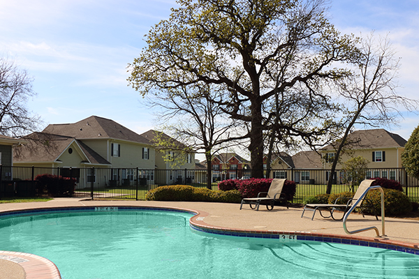 Residences Eastland apartments — pool