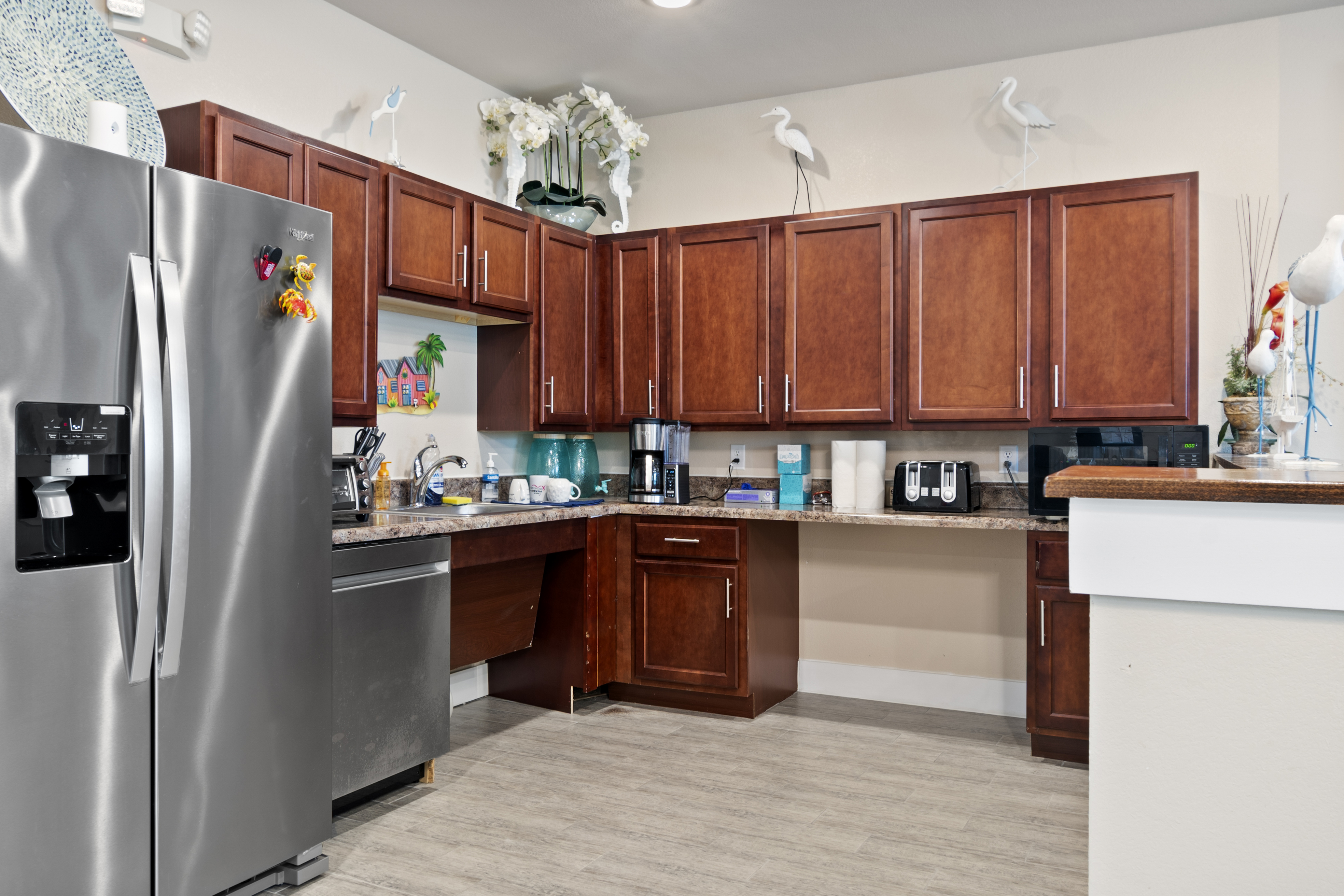 Residences Crystal Cove apartments — kitchen