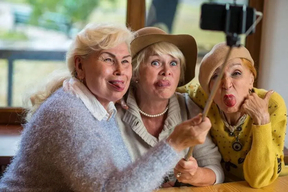 Attracting Seniors: Online Leasing Tips