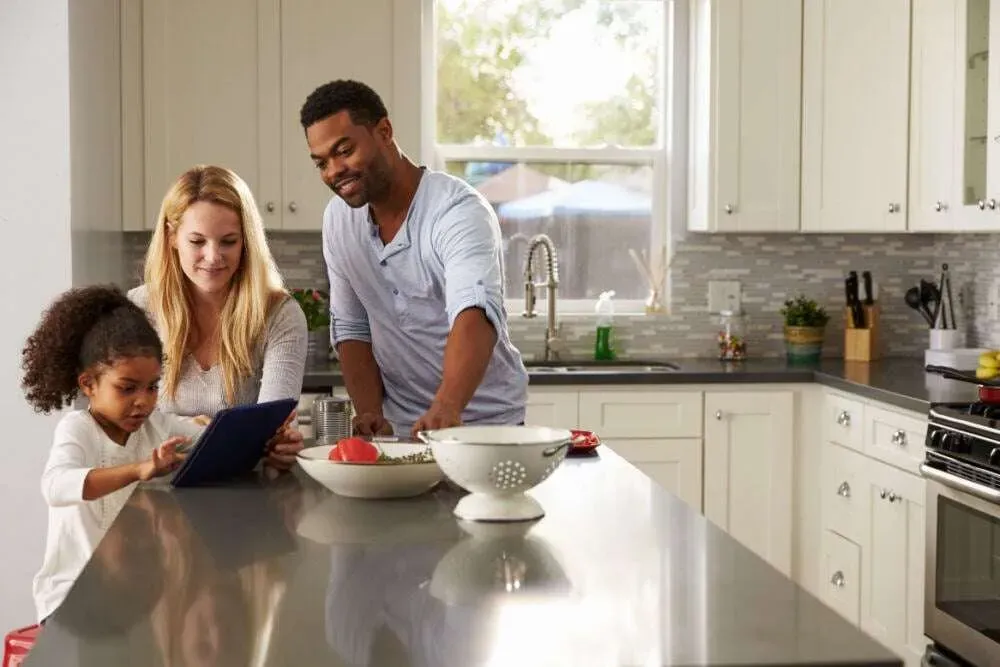 Attracting Tenants: Online Leasing in Student Housing