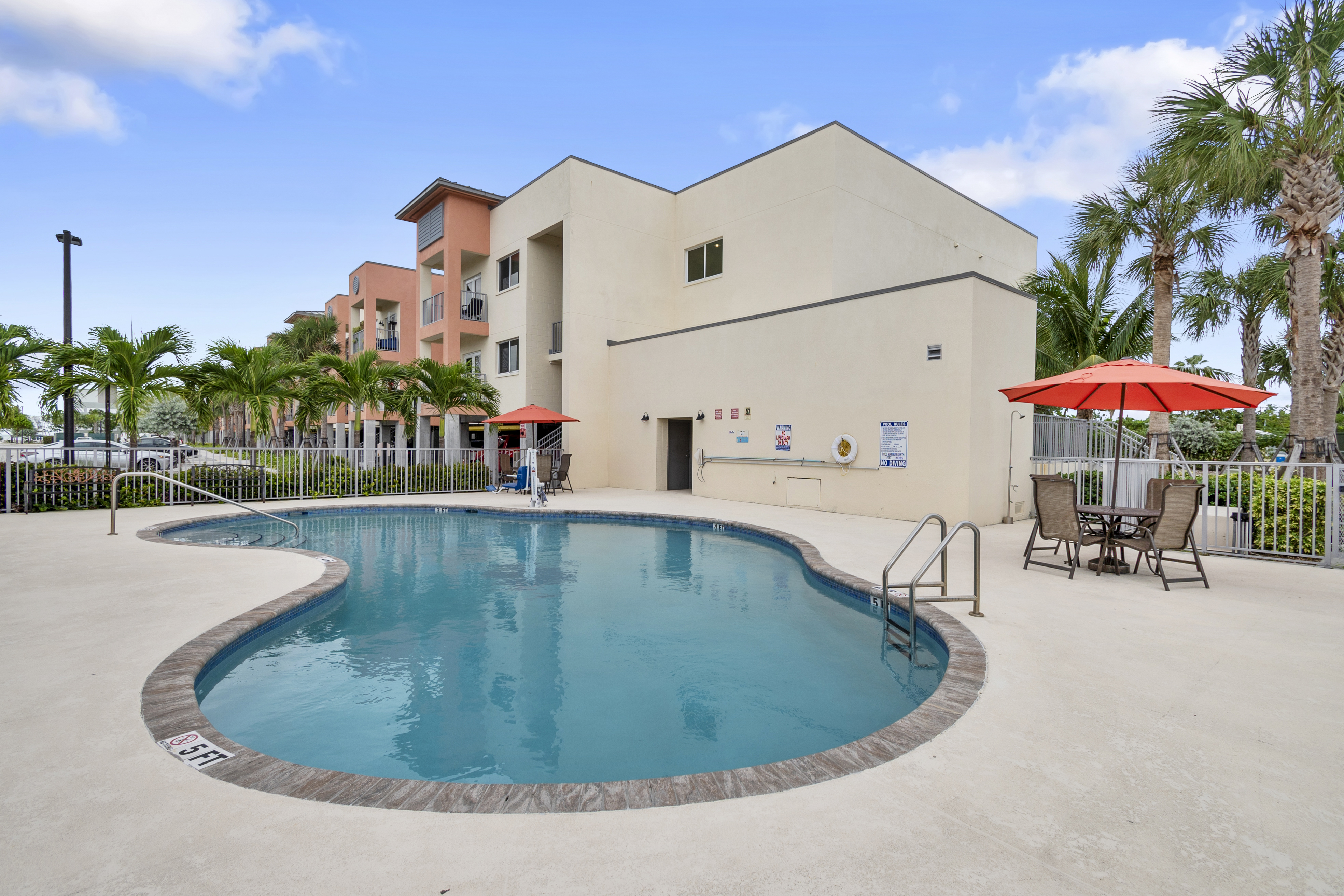 Residences Crystal Cove apartments — pool