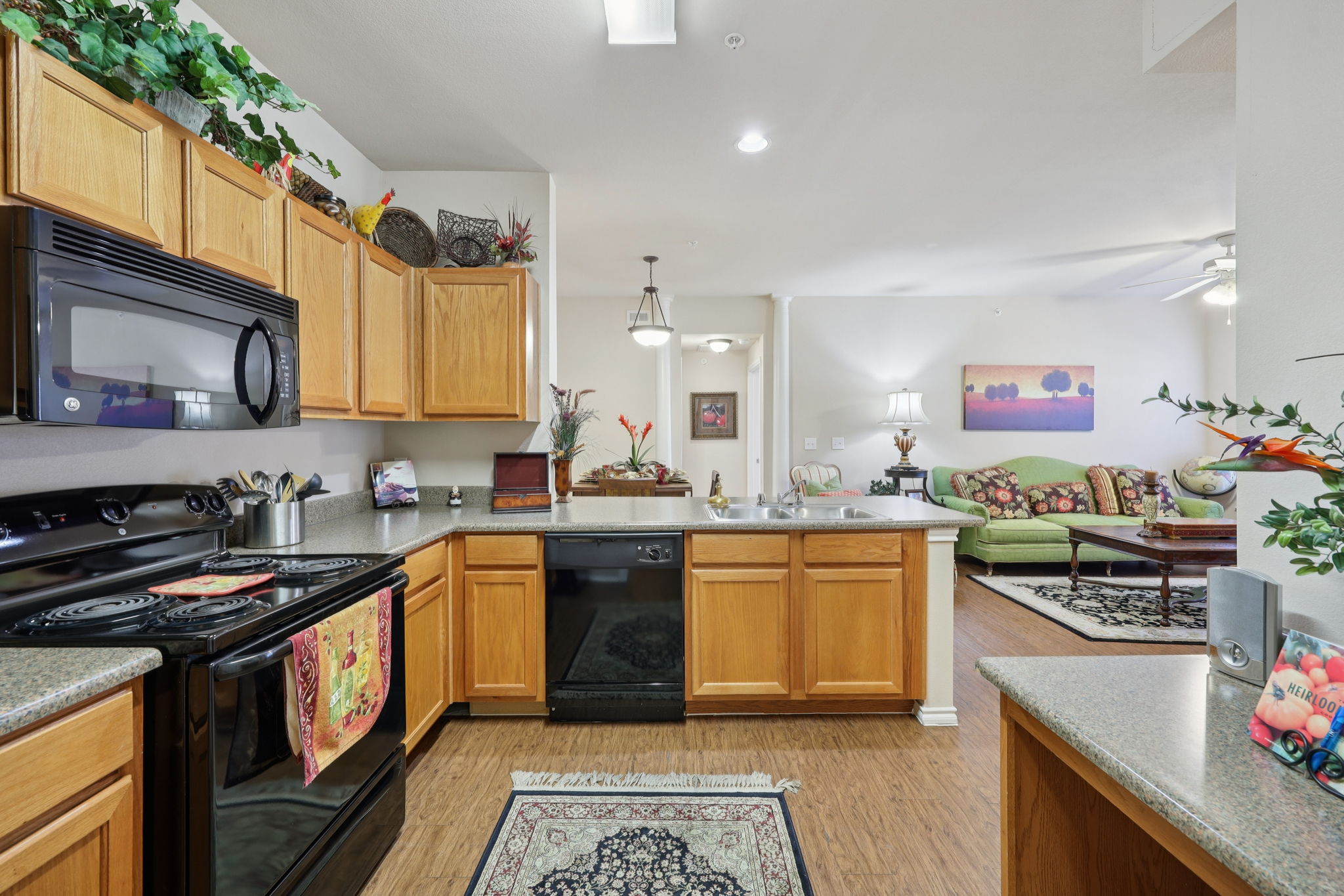 Sunset Pointe apartment kitchen with oak cabinets and breakfast bar in Fort Worth, TX